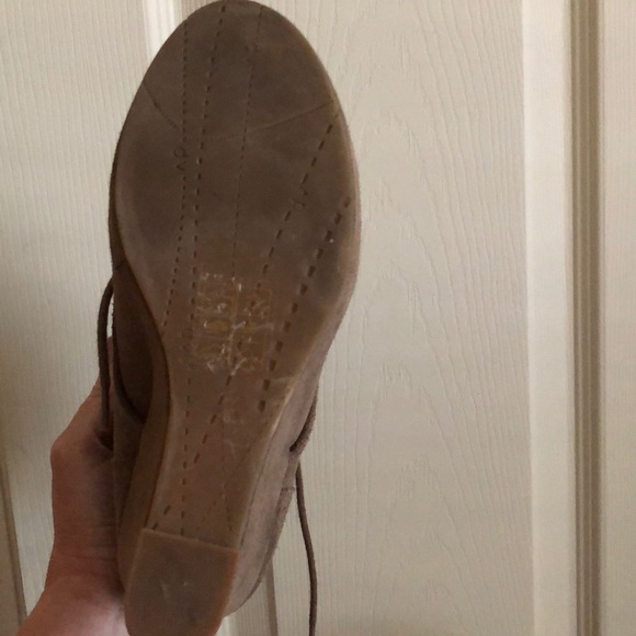 Tan booties size 7 - Picture 4 of 4